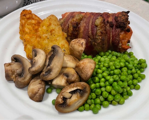 Air fried stuffed chicken and bacon. Chicken stuffed with breadcrumbs, wrapped in bacon and cooked air fryer.